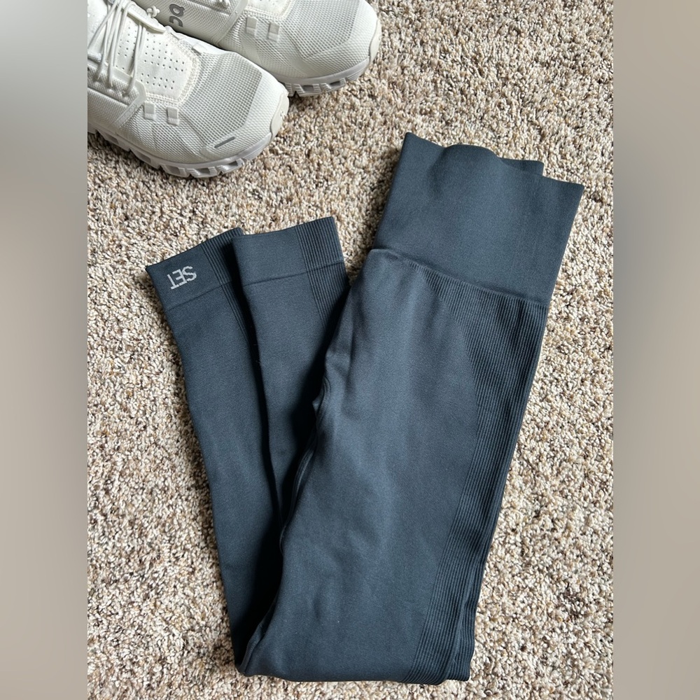 SET Active leggings